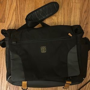 Tumi T-Tech 14” Notebook Messenger Bag  BLACK Model: 57212GT